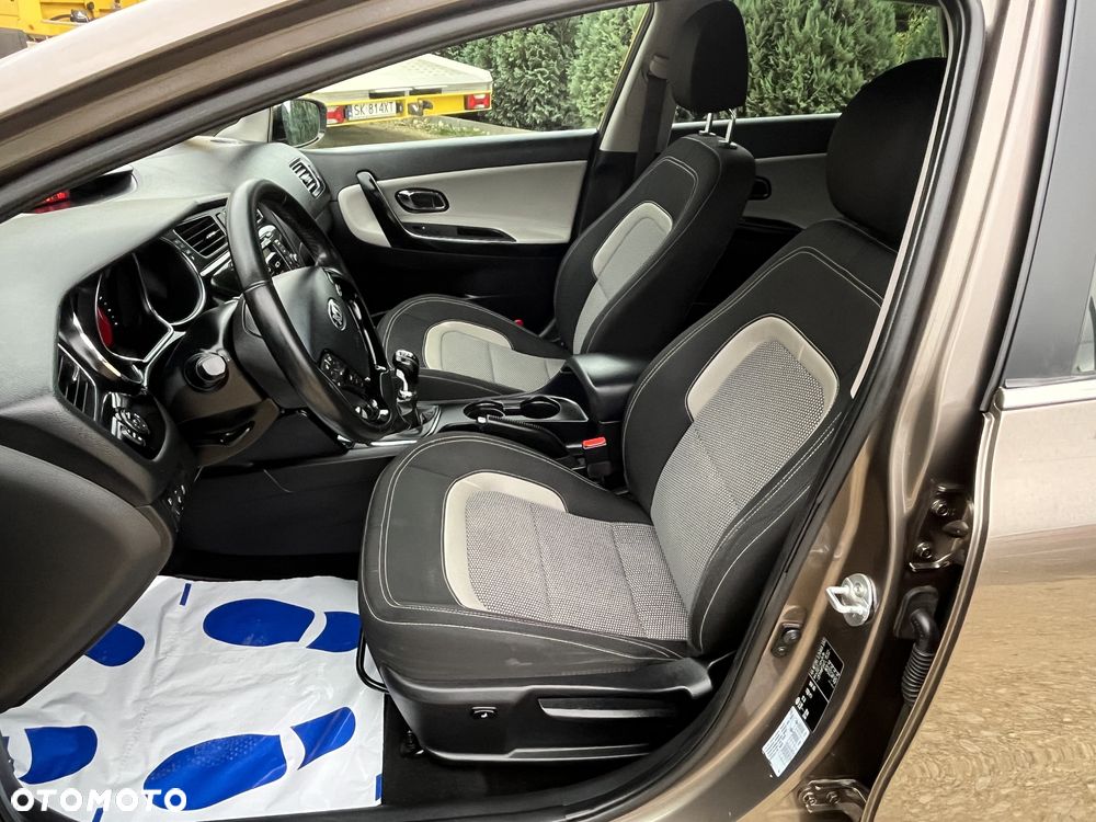 Kia Ceed 1.6 GDI ISG Spirit - 11