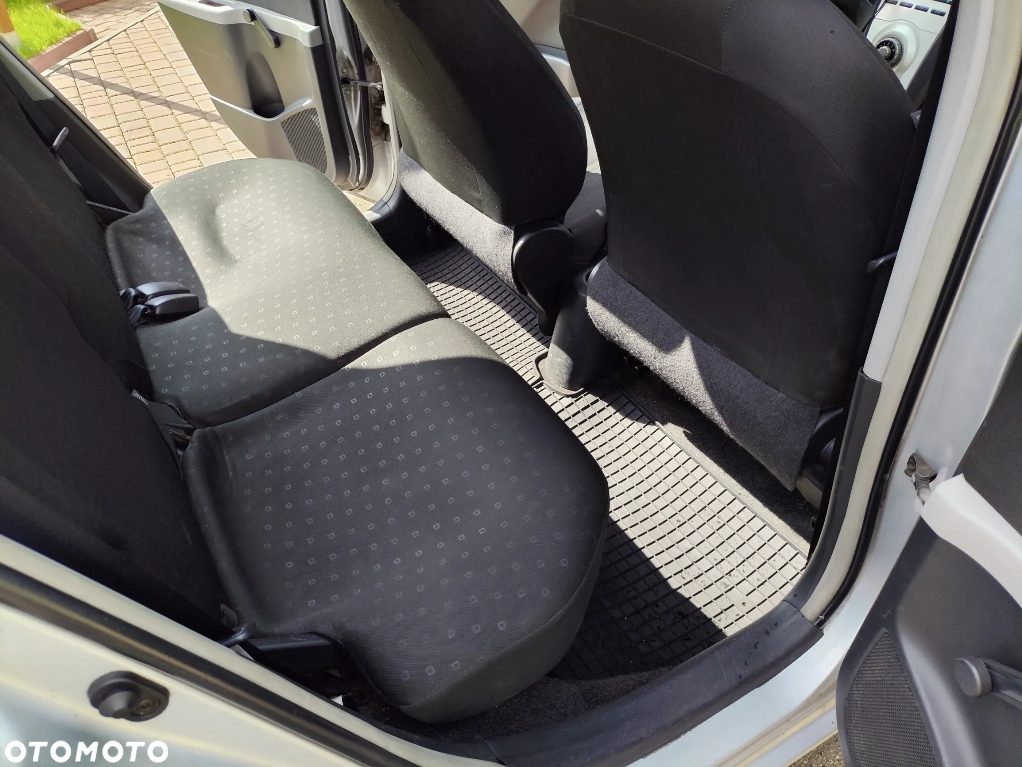 Toyota Yaris - 10