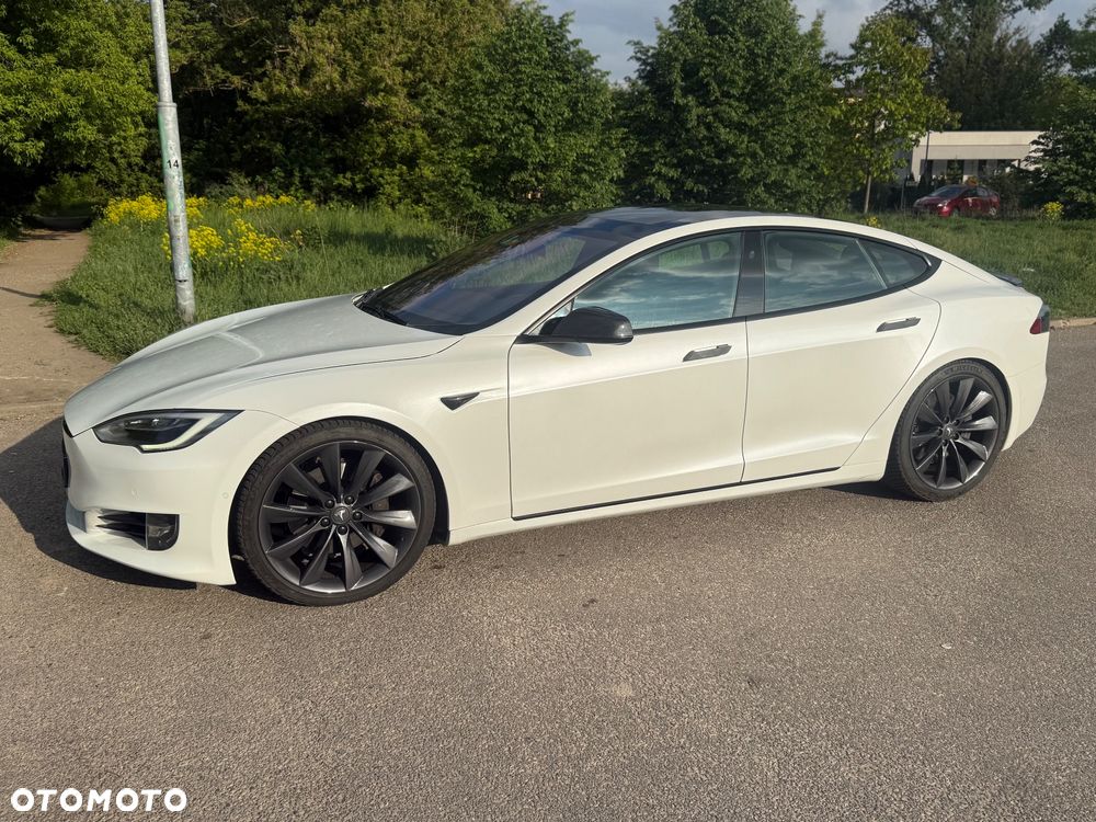 Tesla Model S - 35