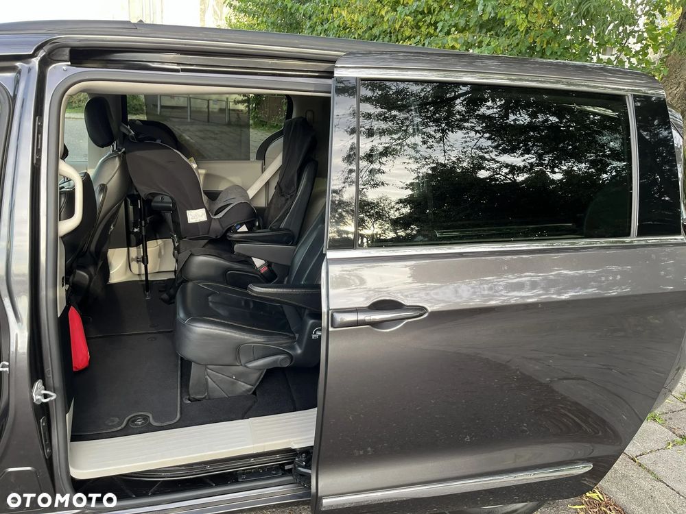 Chrysler Pacifica - 13