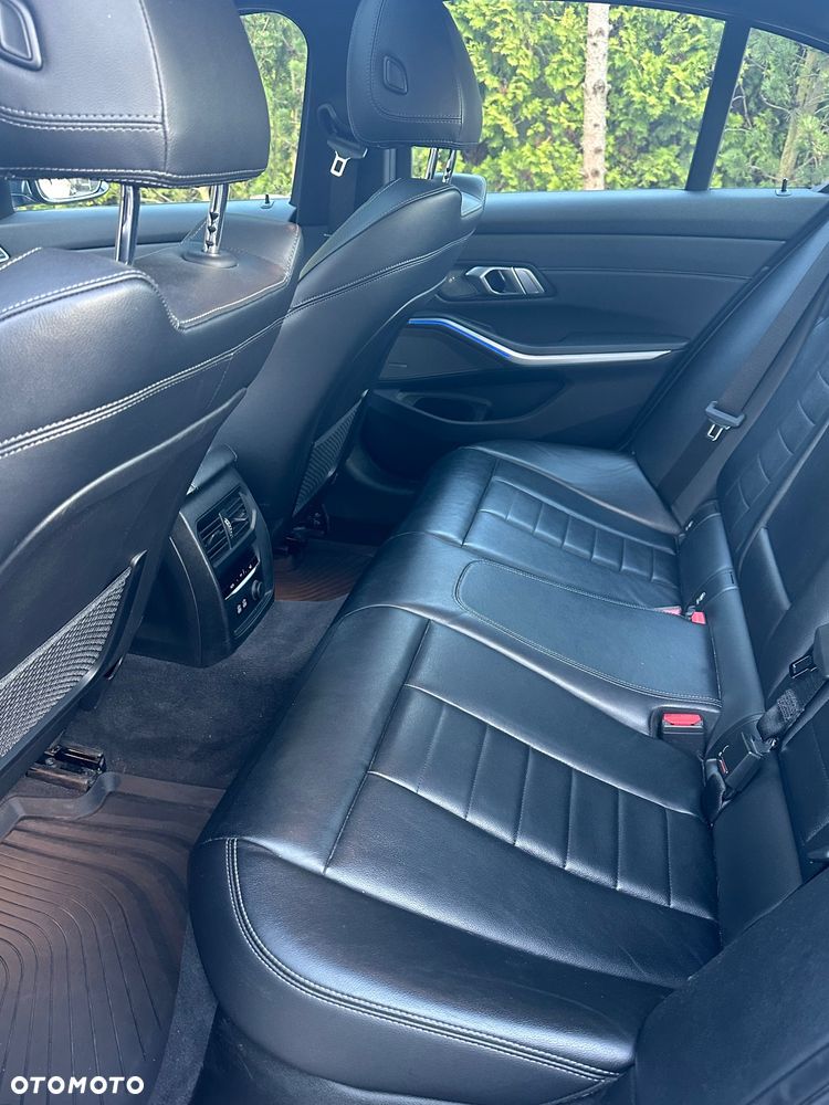 BMW Seria 3 330i xDrive - 16