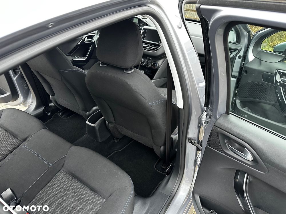 Peugeot 208 - 25
