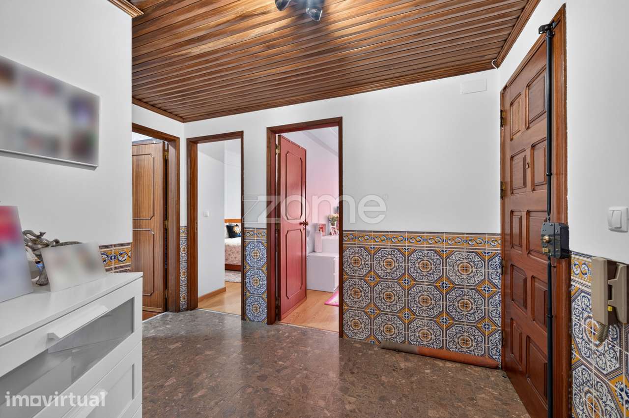 Apartamento T2 com Varanda e Garagem em Olival Basto, Odivelas - Grande imagem: 3/34
