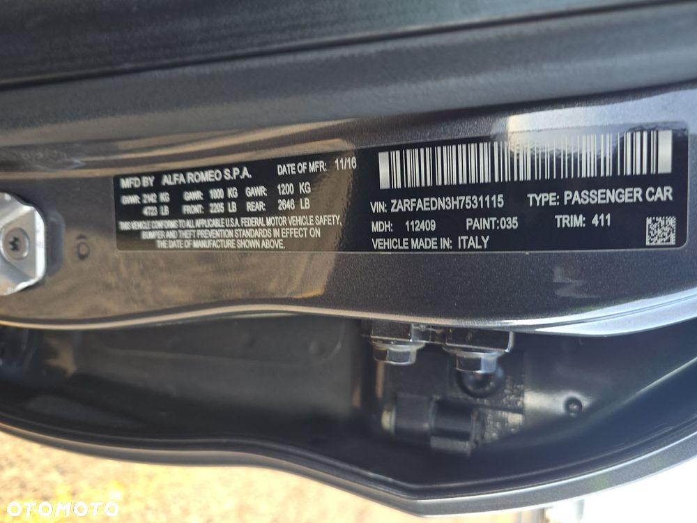 Alfa Romeo Giulia 2.0 Turbo 16V AT8-Q4 Ti - 16