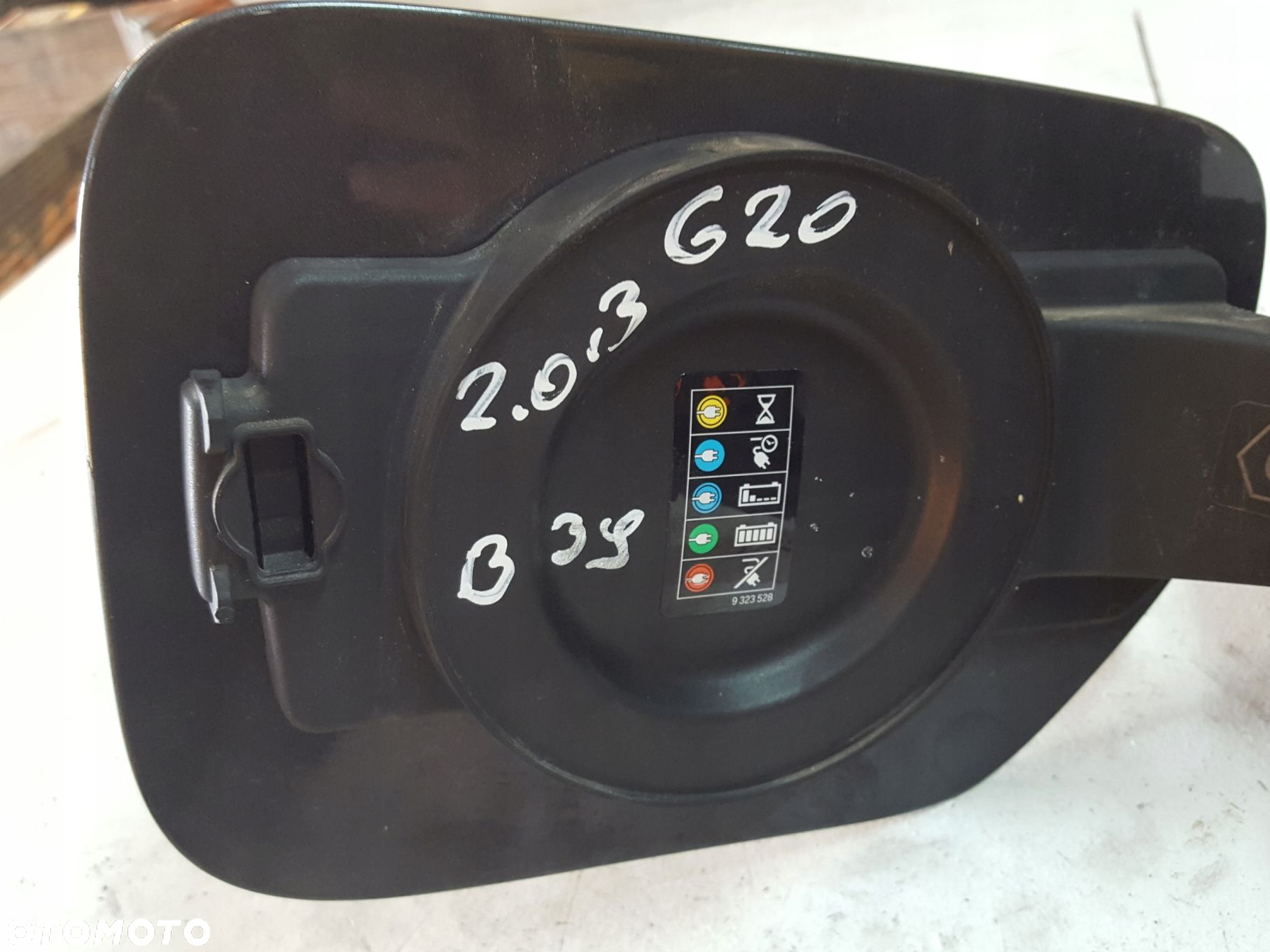 BMW 3 G20 18r- KLAPKA WLEWU PALIWA - 4
