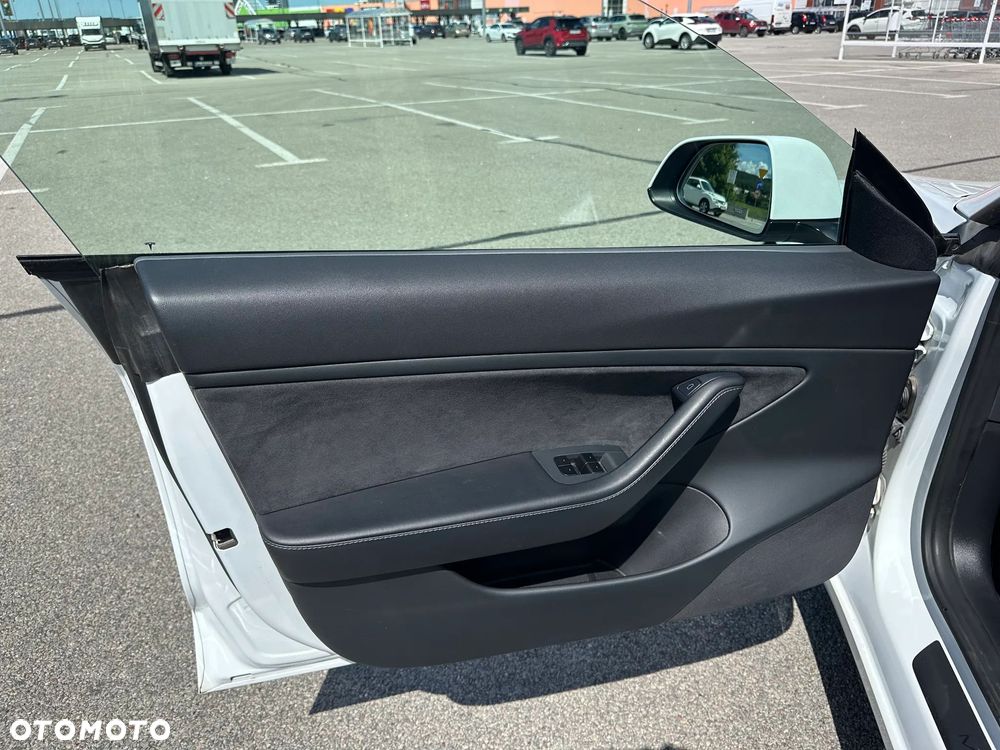 Tesla Model 3 - 9