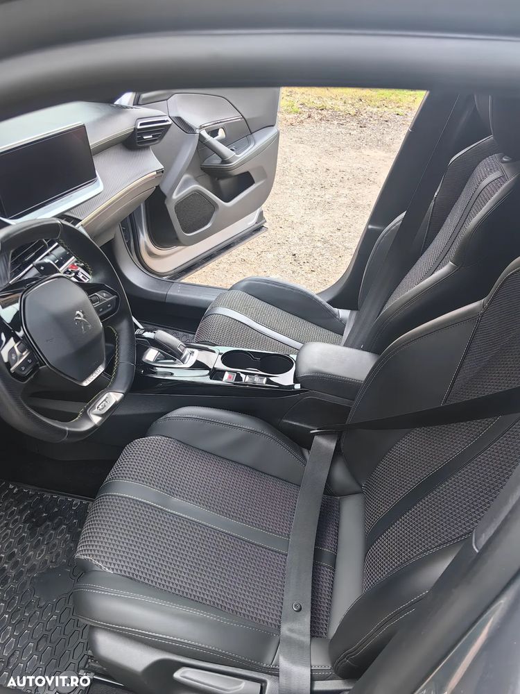 Peugeot 2008 PureTech 130 EAT8 GT - 3