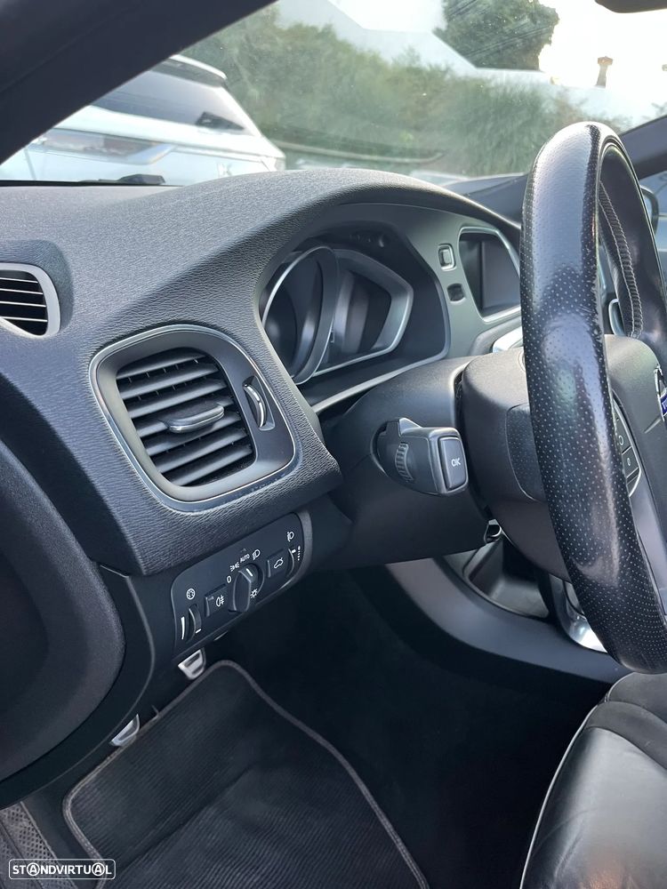 Volvo V40 D2 R Design - 18