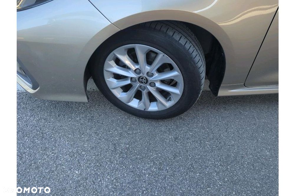 Toyota Corolla - 10