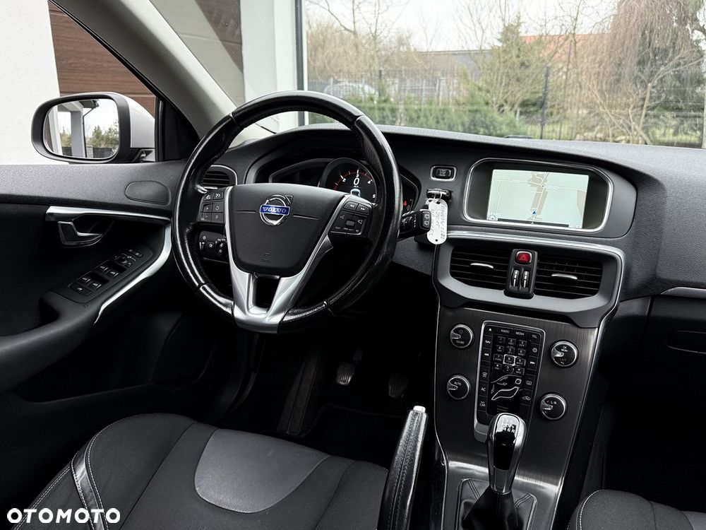Volvo V40 D2 Drive-E Momentum - 28