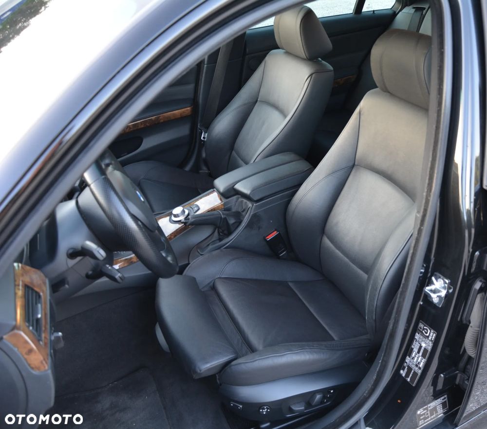 BMW Seria 3 330xi - 22