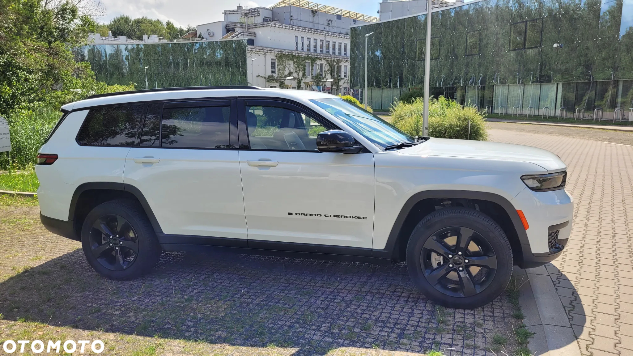 Jeep Grand Cherokee - 33