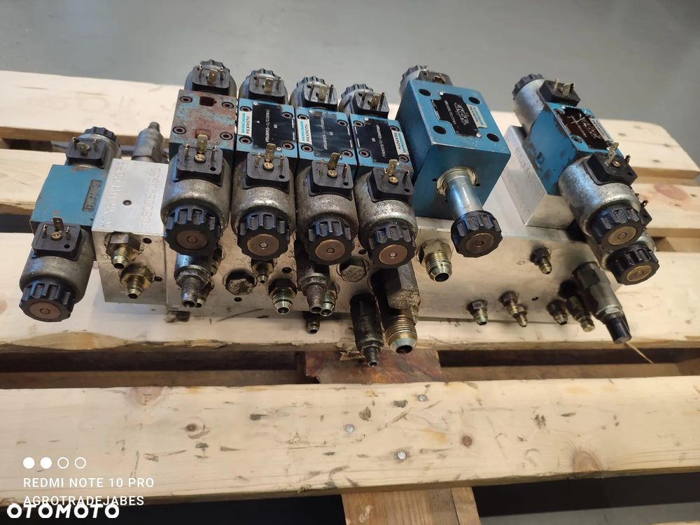 Blok hydrauliczny Rexroth  US00905465  Merlo Roto - 9
