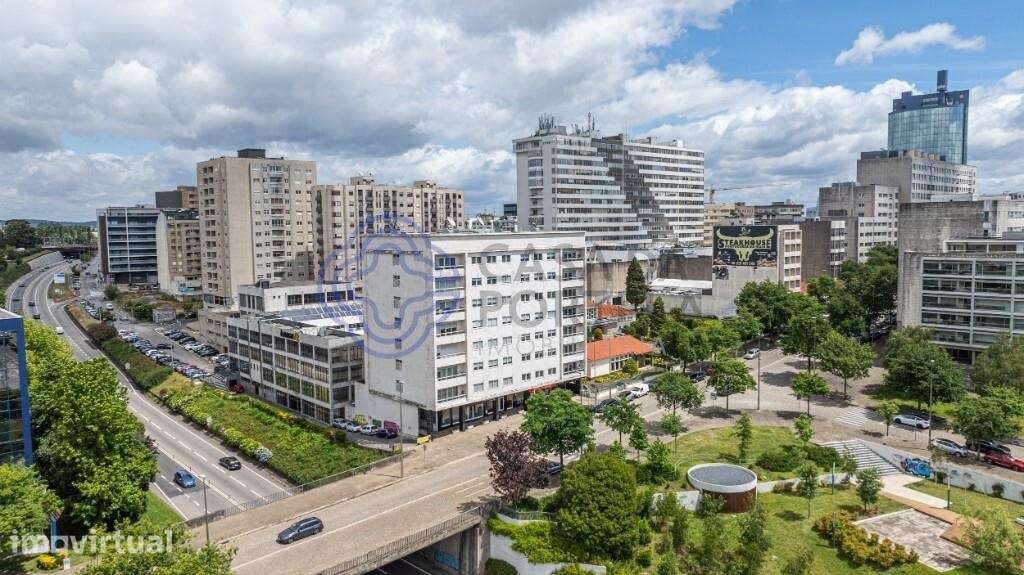 Apartamento T3 renovado c/varanda e garagem - Cidade da Maia, Maia - Grande imagem: 2/31