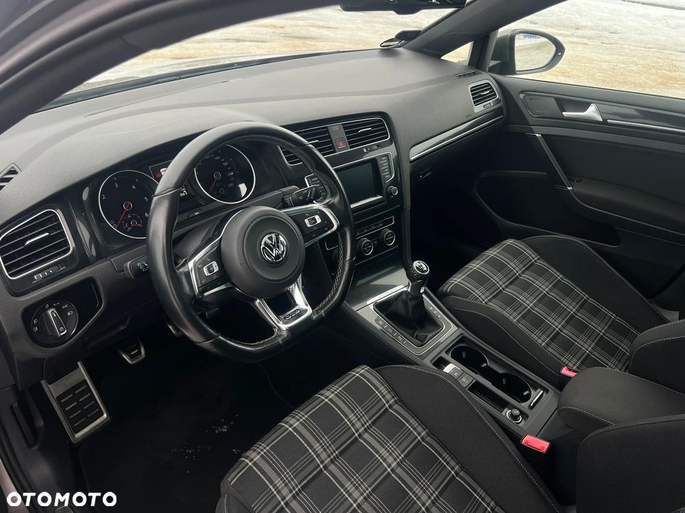 Volkswagen Golf - 16