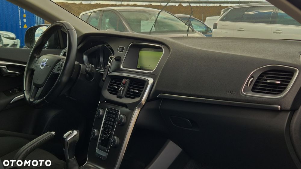 Volvo V40 T3 Momentum - 19