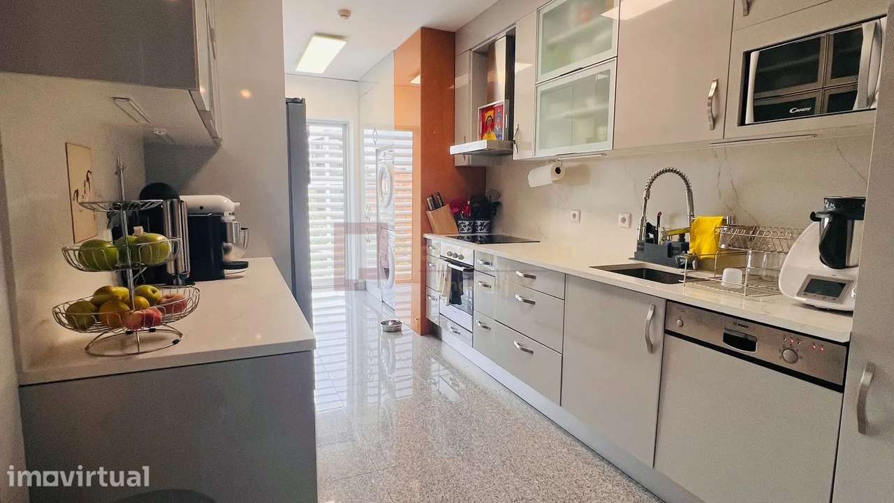 T2 de Prestígio em Condomínio Privado | Arrábida - Grande imagem: 2/27