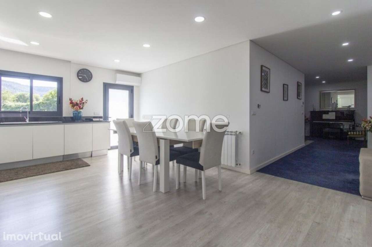 Moradia individual térrea no centro da vila de Póvoa de Lanhoso - Grande imagem: 5/27