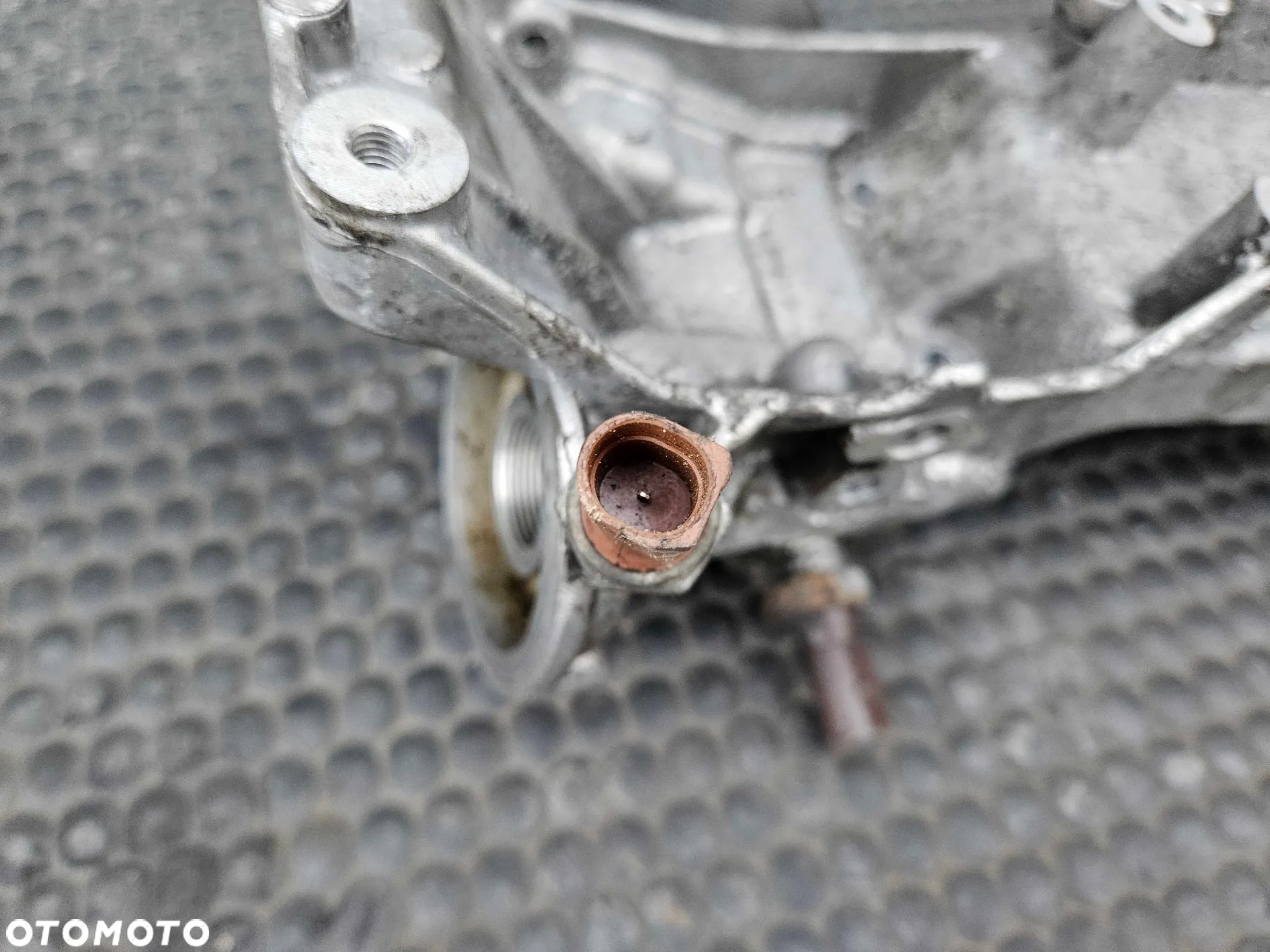 Podstawa 06H903143H 06J117021J Filtra Oleju Chlodniczka Lapa Wspornik Alternatora 1.8 2.0 TFSI AUDI A4 B8 A5 A3 VW - 14