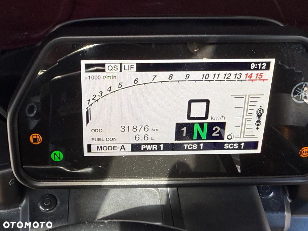Yamaha R1 - 10