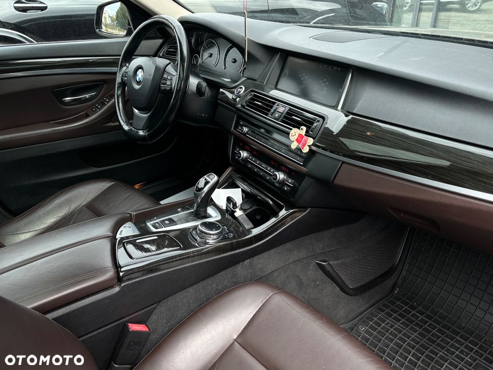 BMW Seria 5 525d Sport-Aut Luxury Line - 17