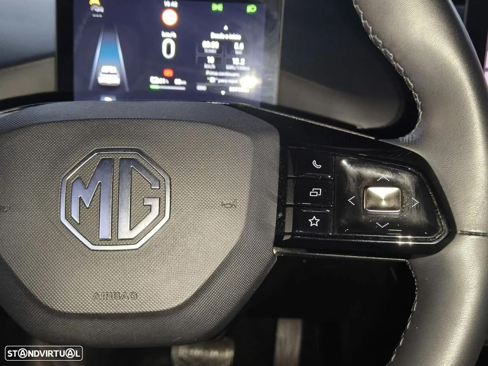 MG MG4 64 kWh Luxury - 32