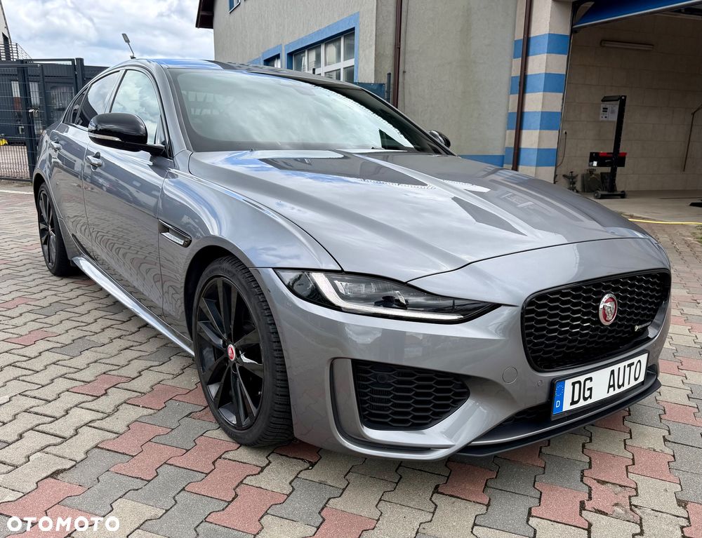 Jaguar XE P250 R-Dynamic SE - 1