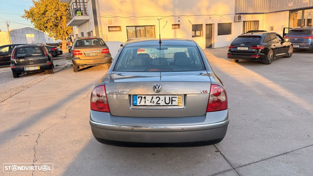 VW Passat 1.9 TDi Highline - 6