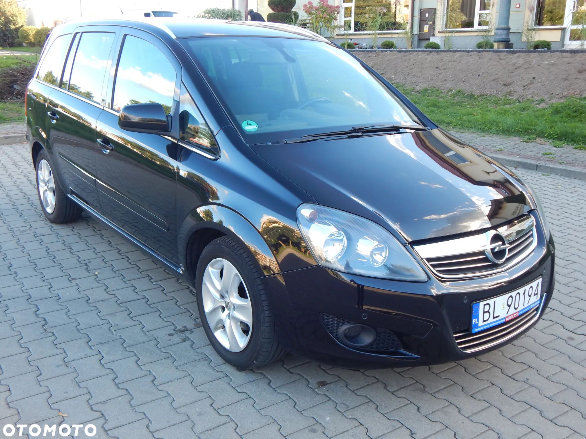 Opel Zafira 1.8 Cosmo - 1