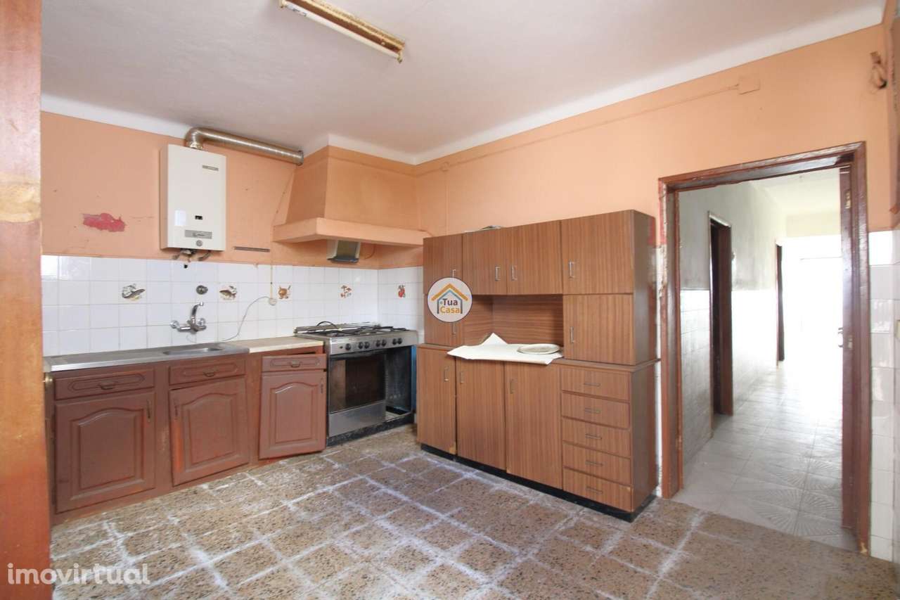 Moradia T2 com Espaço Exterior Localizada na Vila do Torrão, Concelho - Grande imagem: 5/30