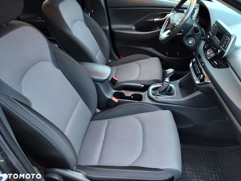 Hyundai i30 1.5 DPI Classic + - 12