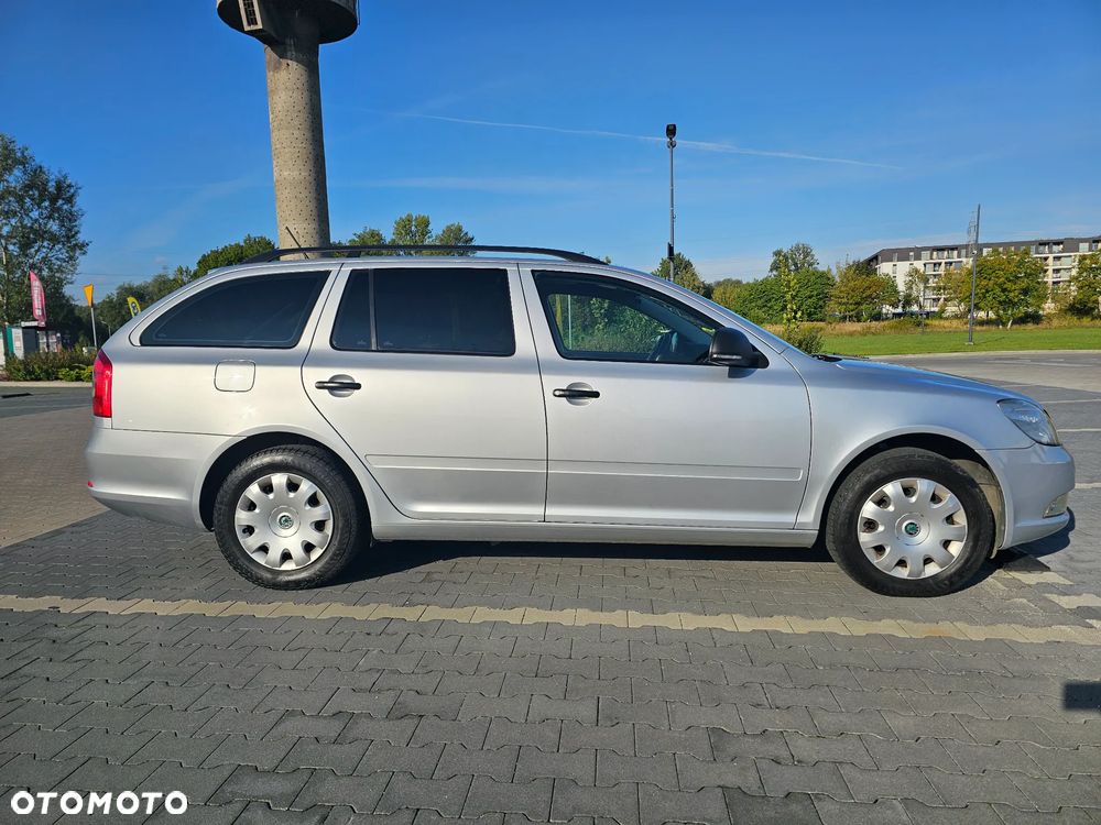 Skoda Octavia 2011 photo 2