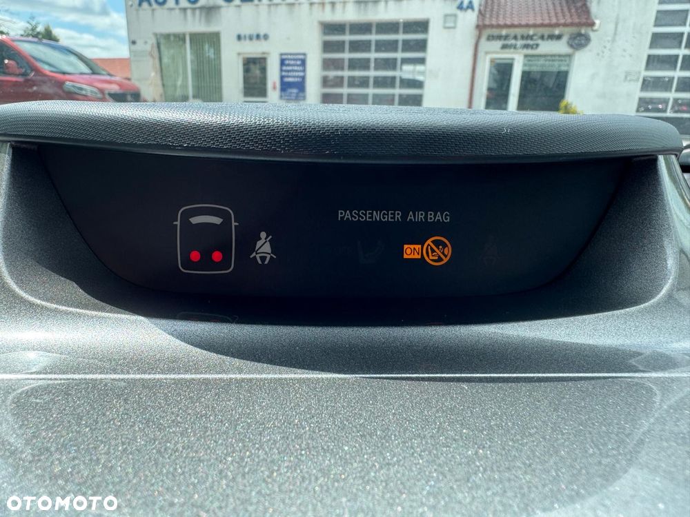 Toyota iQ - 28