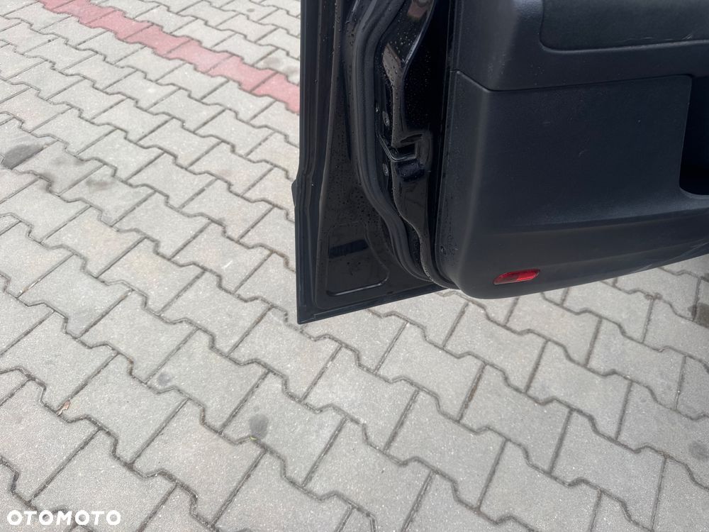 Ford S-Max 2.5 Titanium - 37