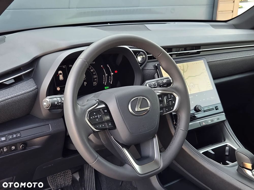 Lexus LBX - 18