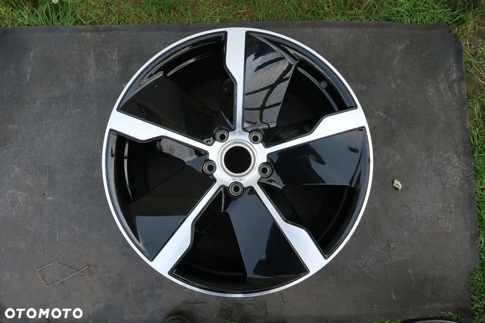 L48 Felga Porsche Taycan PRAWY PRZÓD  9j1601025AC 9,5x21et60 - 1