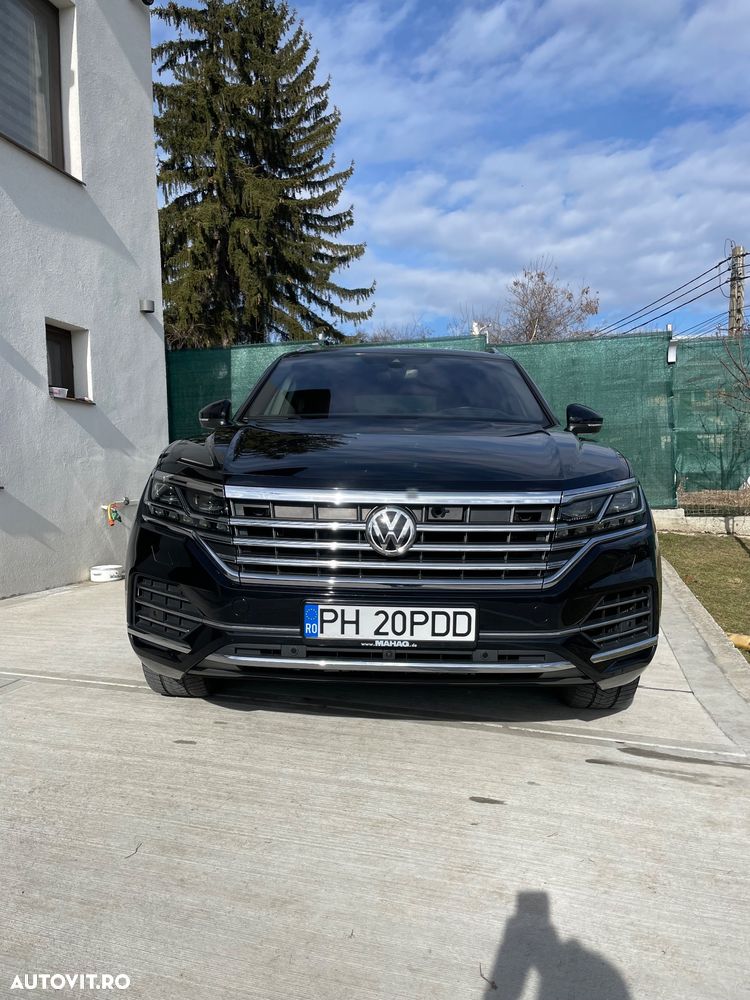 Volkswagen Touareg - 1