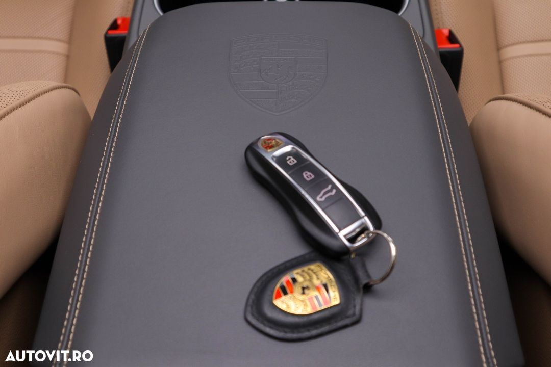 Porsche Cayenne E-Hybrid Tiptronic S Platinum Edition - 32