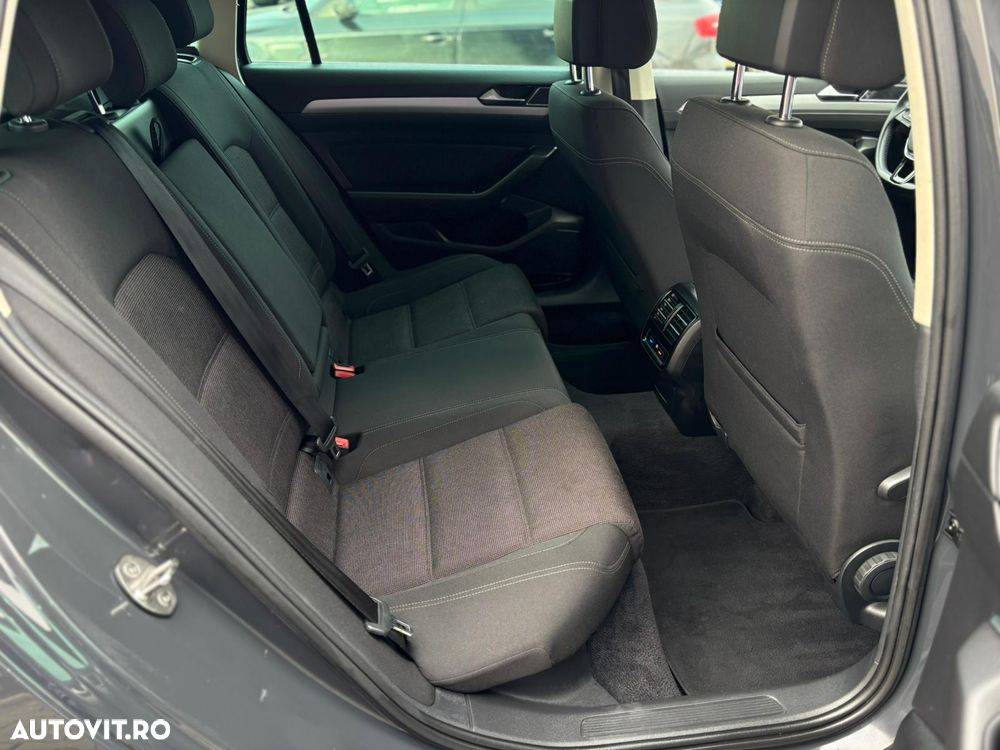 Volkswagen Passat - 32