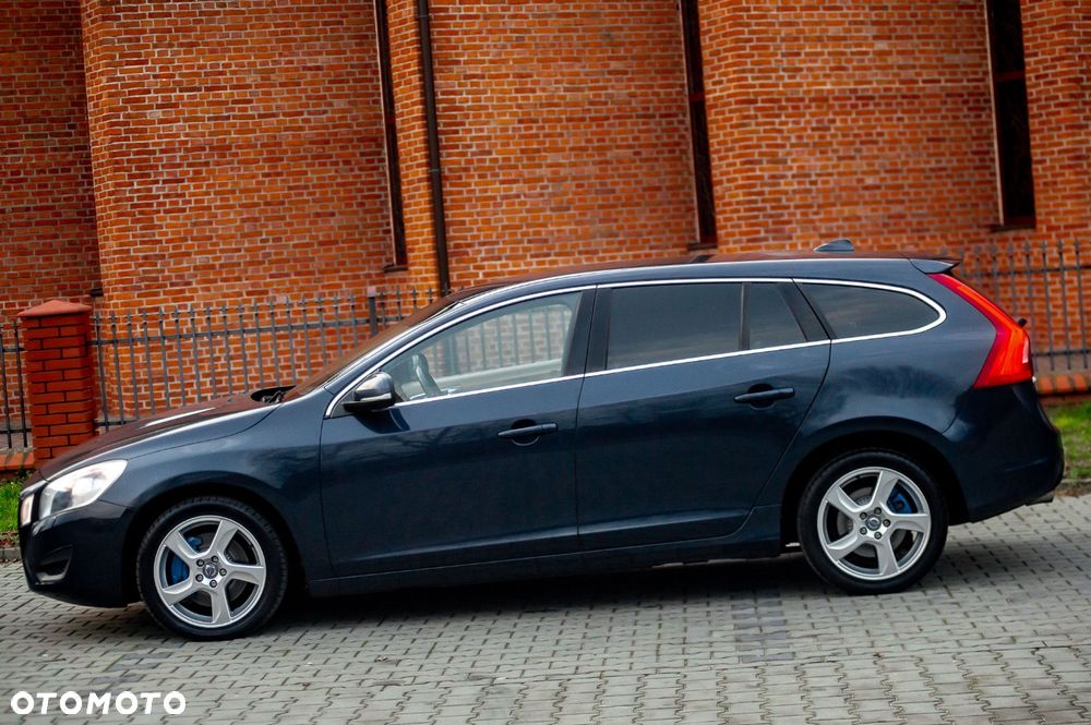 Volvo V60 T6 AWD Geartronic Momentum - 9