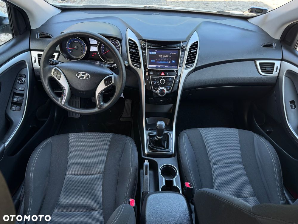 Hyundai i30 ver-blue-kombi-1-4-classic-navigation - 13
