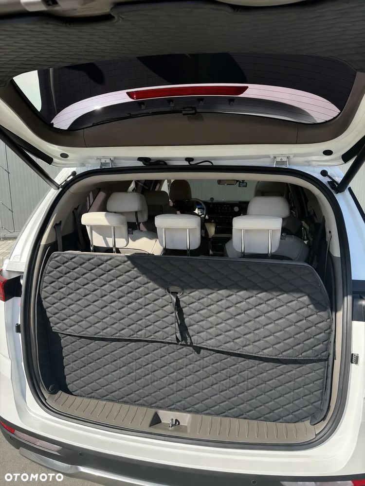 Kia Carnival - 16