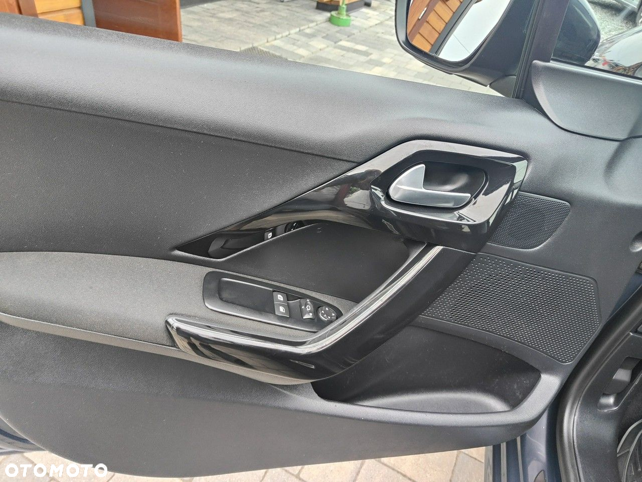 Peugeot 208 - 16
