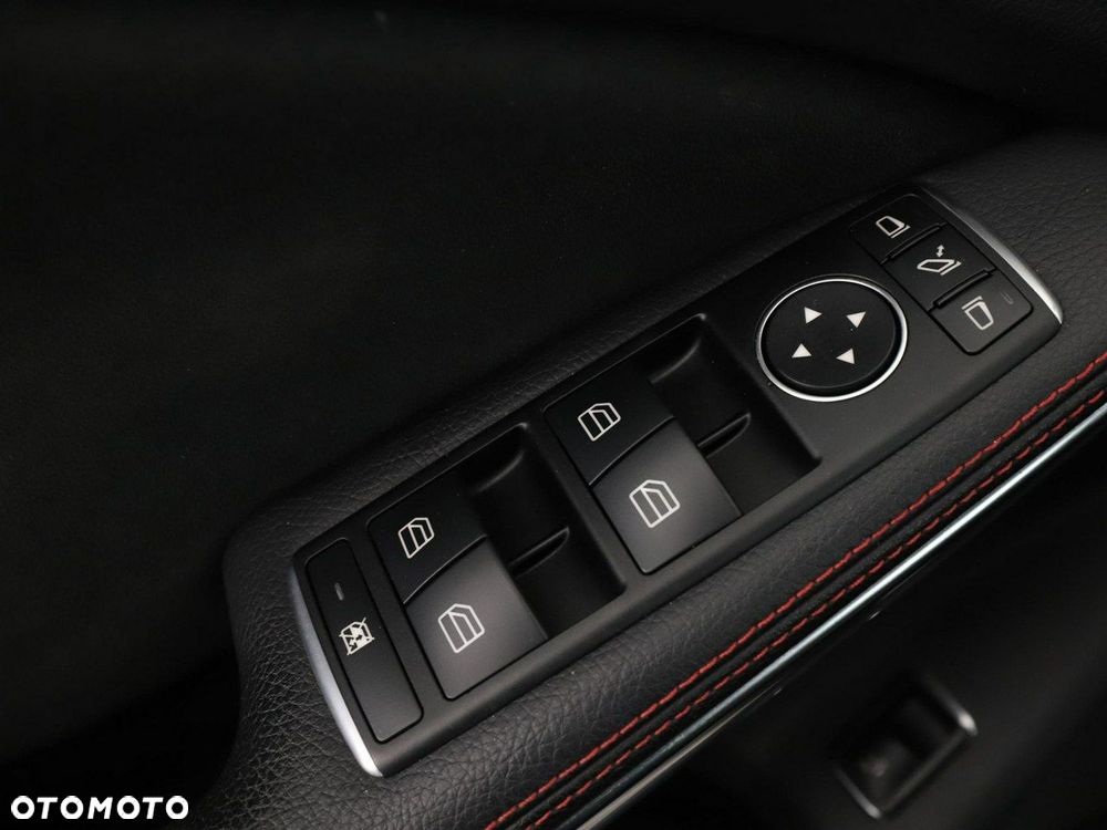 Mercedes-Benz GLA 180 AMG Line - 32