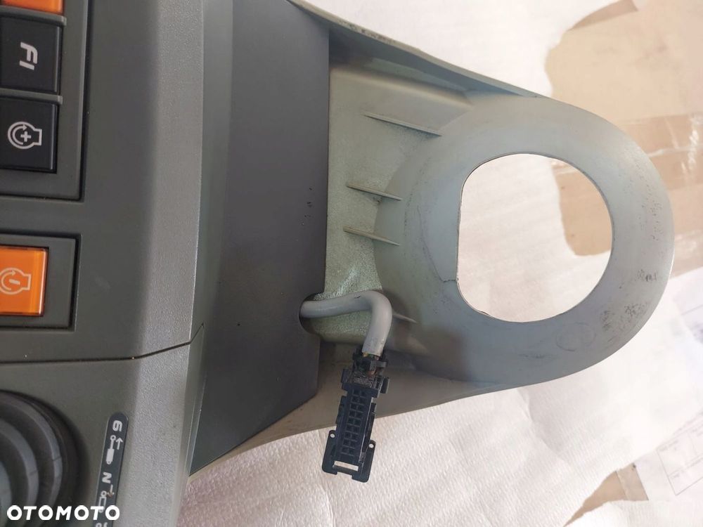 PODŁOKIETNIK WIELOFUNKCYJNY JOYSTICK 21516081 CLAAS AXION 950 - 5