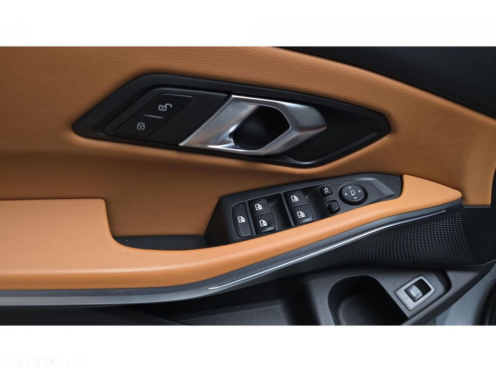 BMW Seria 3 320d xDrive Sport - 30