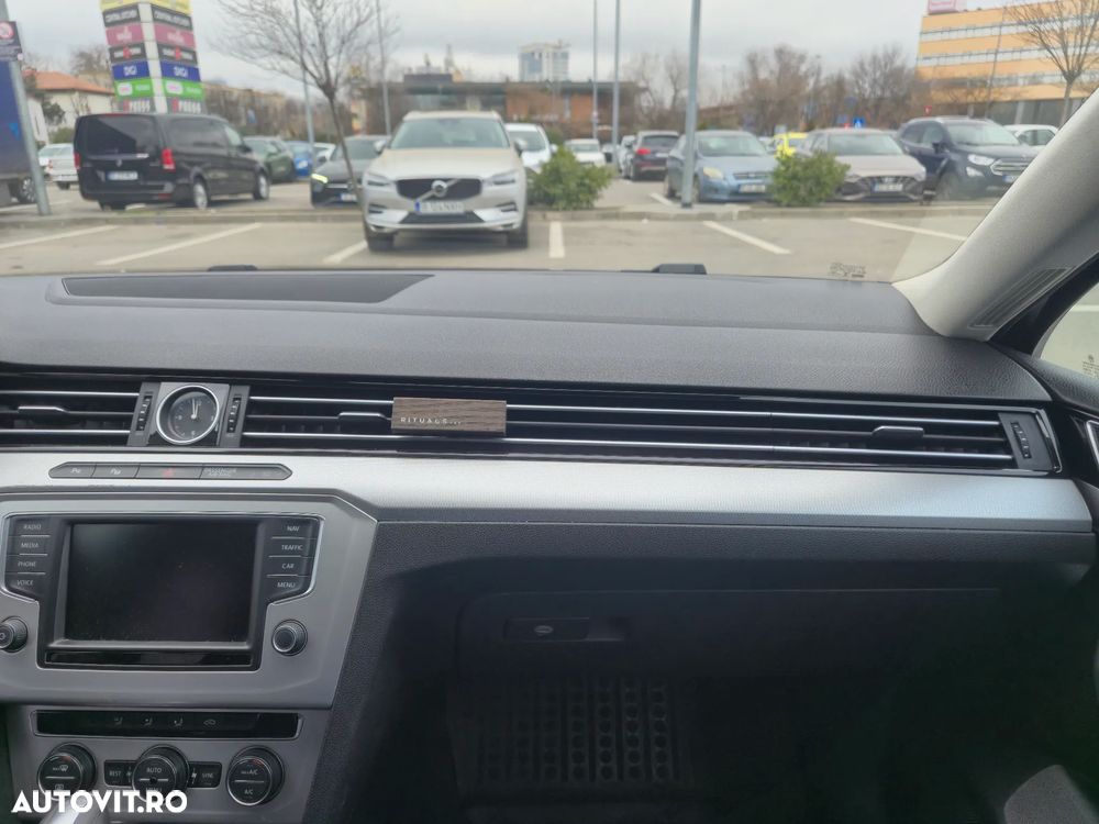 Volkswagen Passat 1.6 TDI (BlueMotion Technology) DSG Comfortline - 23