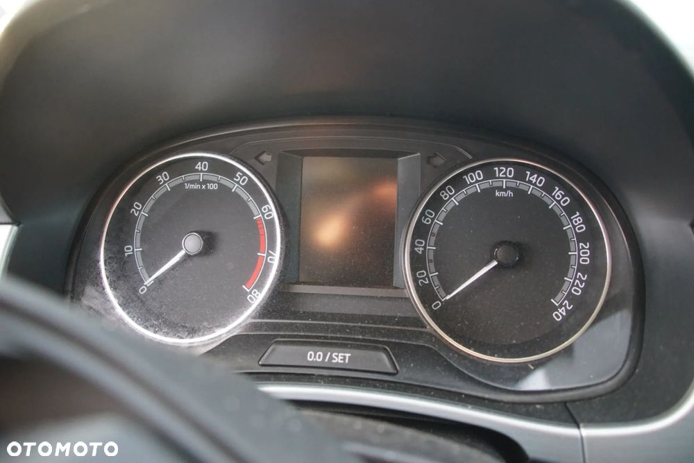 Auto na części - Skoda Fabia III Lift 1.0 TSI 95 KM DKLD QTS LS9R 2021R Silnik Skrzynia Drzwi Klapa Zderzak Błotnik Lampa Lusterko Szyba Deska Kokpit Sterownik Moduł Czujnik Licznik Wyświetlacz Kierownica Panel - 11