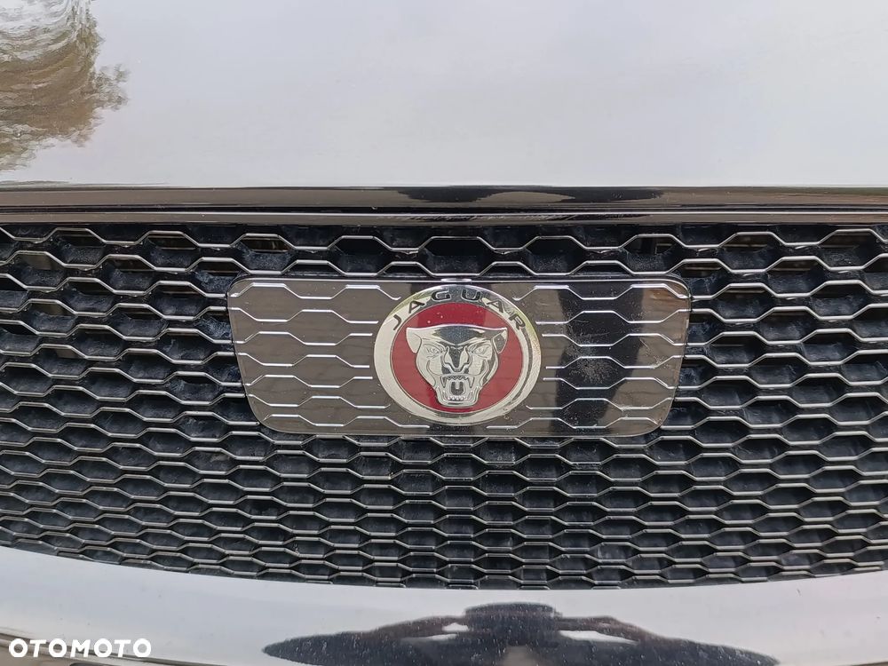 Jaguar F-Pace 25t AWD R-Sport - 12