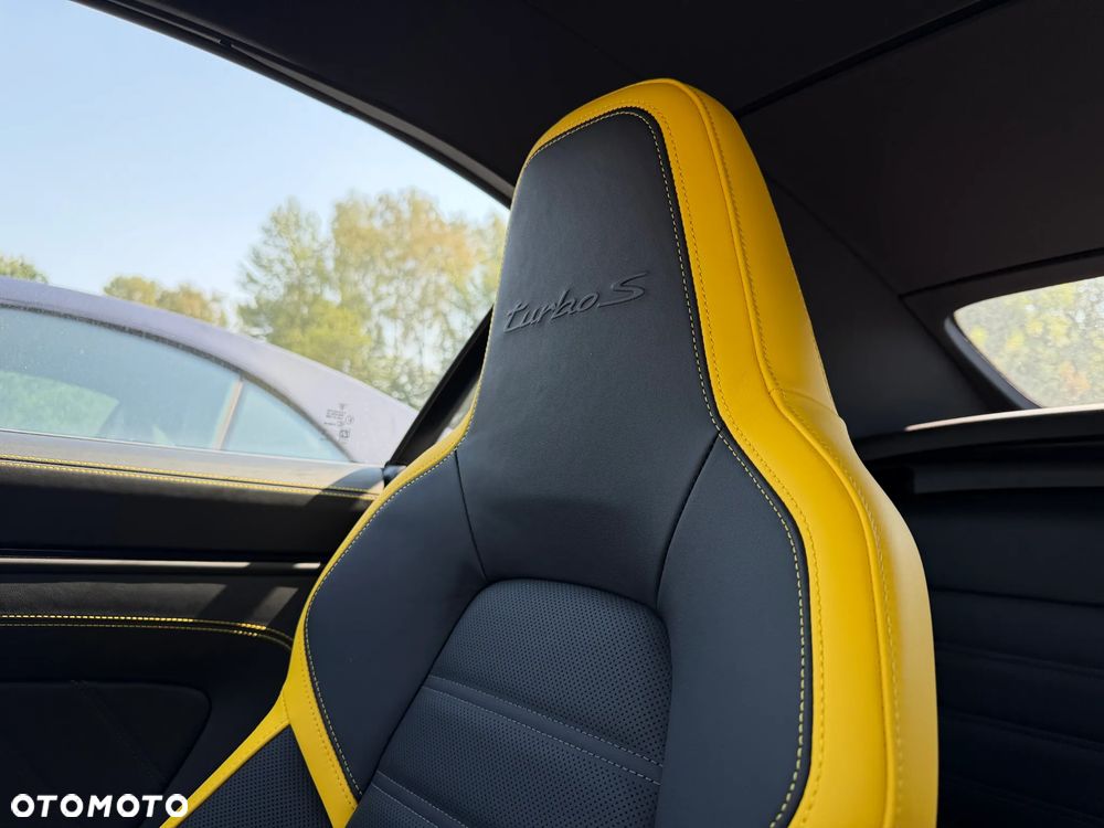 Porsche 911 Carrera Turbo S - 31